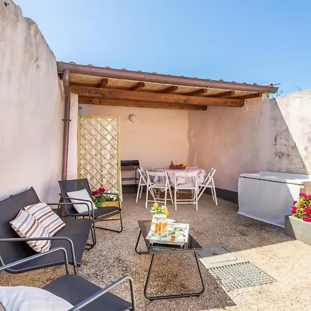 3 Bedroom Beautiful In Ferienhaus *