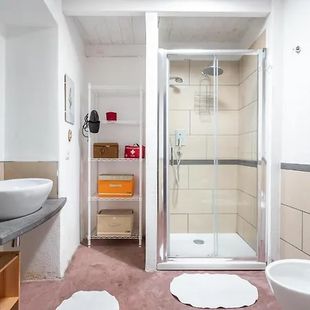 3 Bedroom Beautiful In * Milis