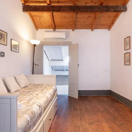 3 Bedroom Beautiful In Hébergement de vacances Milis